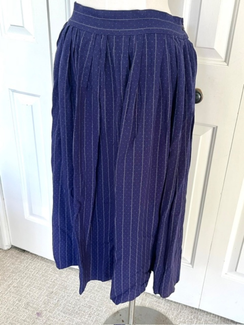 Vintage Esprit Navy Full Pleated with White Pinstripe Size 9/10 - Picture 2 of 6